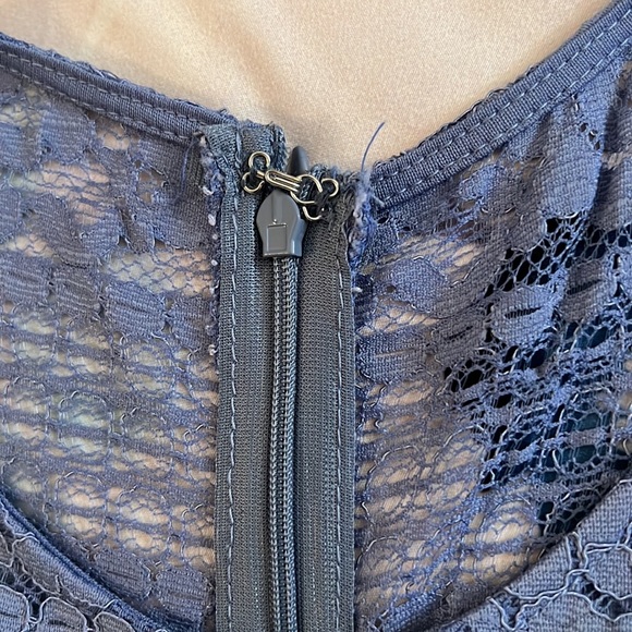 Gianni Bini tiered lace cold-shoulder dress - Picture 13 of 16